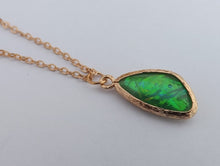 Load image into Gallery viewer, Green &amp; Gold Tone Pendant Necklace
