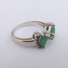 Load image into Gallery viewer, Green &amp; Silver Tone Costume Ring (size 8)

