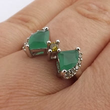 Load image into Gallery viewer, Green &amp; Silver Tone Costume Ring (size 8)
