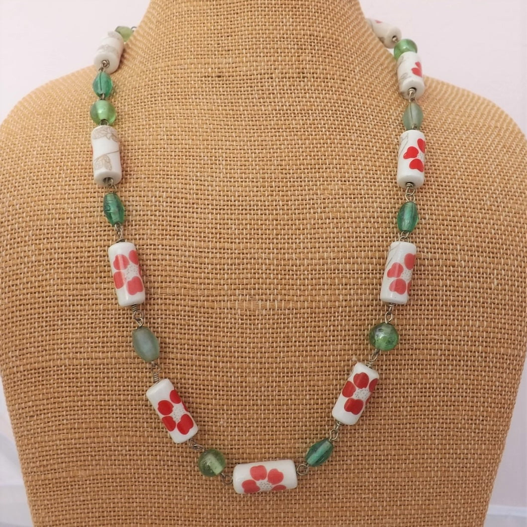 Green, White & Read Vintage Bead & Chain Link  Necklace