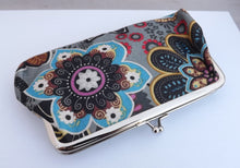 Load image into Gallery viewer, Wide Floral Vintage Style Coin Purse
