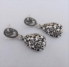 Load image into Gallery viewer, Hollowed Floral Silver Tone Earrings
