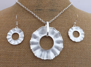 Hollowed Round Frosted Silver Tone Pendant Necklace & Earrings Set