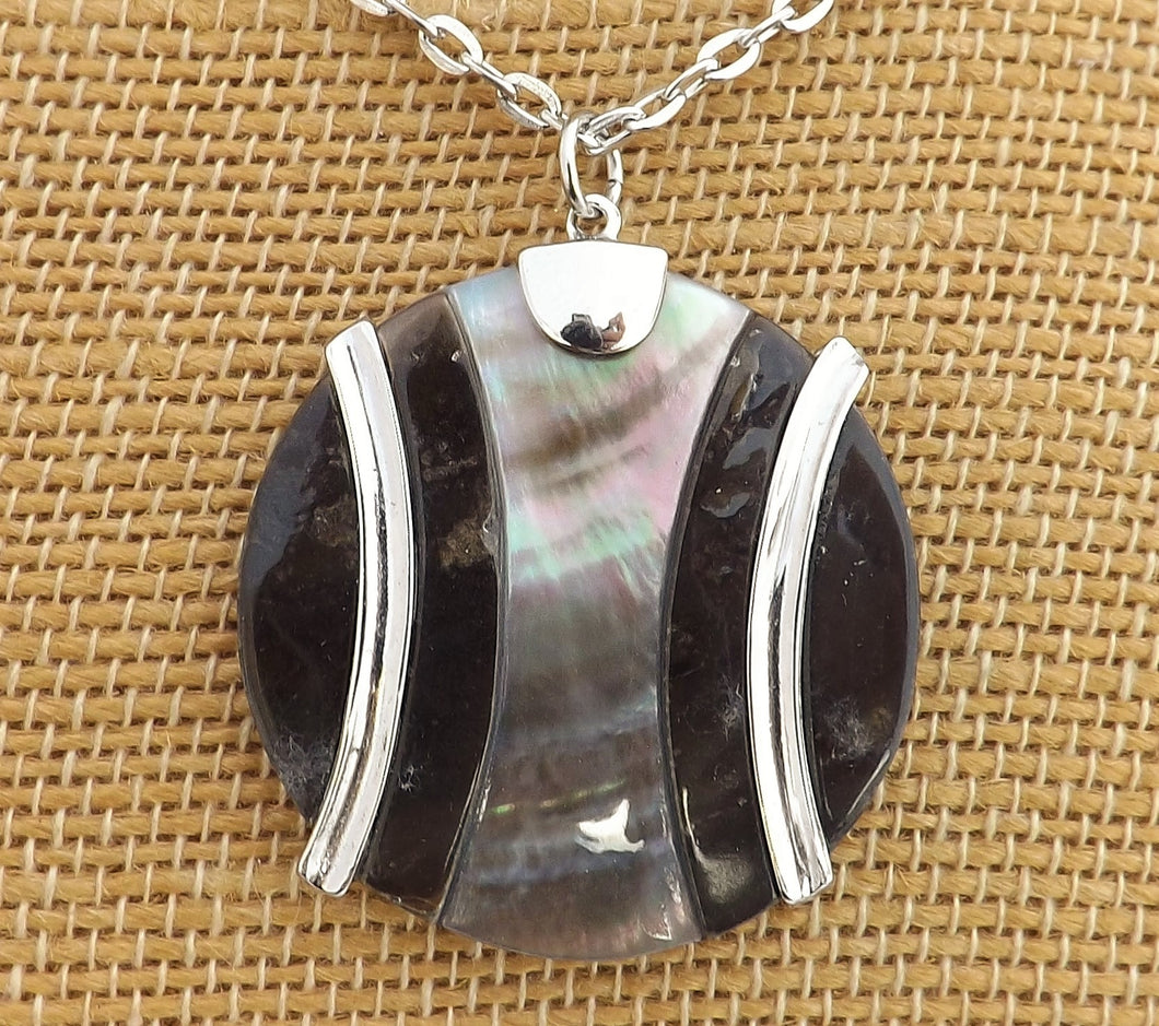 Mother of Pearl Round Pendant Necklace