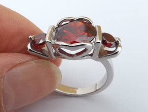 Red & Silver Tone Costume Ring (size 7)