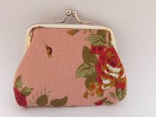 Load image into Gallery viewer, Floral Vintage Style Coin Purse
