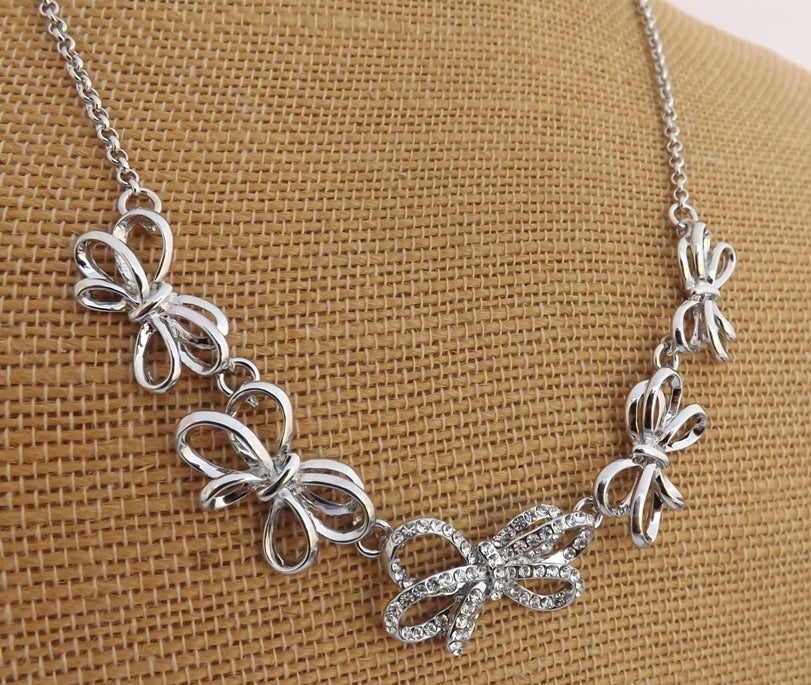 Silver Tone Bows Collar Necklace