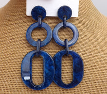 Load image into Gallery viewer, Sparkly Dark Blue Acrylic Chunky Linked Loop Earrings
