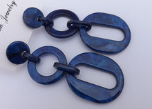 Load image into Gallery viewer, Sparkly Dark Blue Acrylic Chunky Linked Loop Earrings
