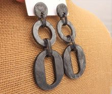 Load image into Gallery viewer, Sparkly Warm Grey Acrylic Chunky Linked Loop Earrings
