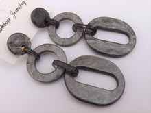 Load image into Gallery viewer, Sparkly Warm Grey Acrylic Chunky Linked Loop Earrings
