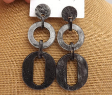 Load image into Gallery viewer, Sparkly Warm Grey Acrylic Chunky Linked Loop Earrings
