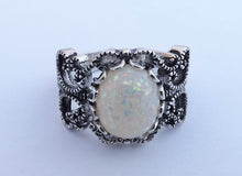 Load image into Gallery viewer, Sparkly White &amp; Silver Tone Ring (size 9)
