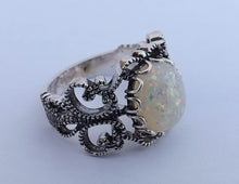 Load image into Gallery viewer, Sparkly White &amp; Silver Tone Ring (size 9)

