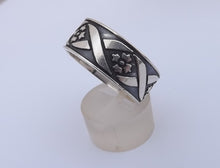 Load image into Gallery viewer, Sterling Silver Ring (size 12)
