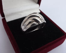 Load image into Gallery viewer, Sterling Silver Ring (size 8)
