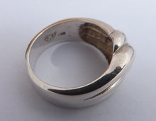 Load image into Gallery viewer, Sterling Silver Ring (size 8)
