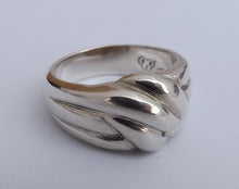 Load image into Gallery viewer, Sterling Silver Ring (size 8)
