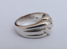 Load image into Gallery viewer, Sterling Silver Ring (size 8)
