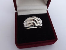 Load image into Gallery viewer, Sterling Silver Ring (size 8)
