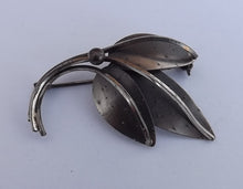 Load image into Gallery viewer, Sterling Silver Vintage Leaf Brooch
