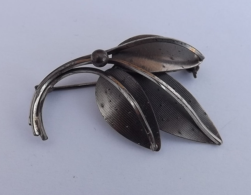 Sterling Silver Vintage Leaf Brooch