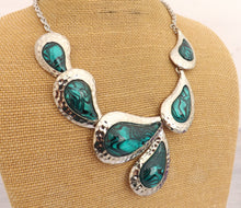 Load image into Gallery viewer, Teal &amp; Silver Toned Chunky Collar Necklace
