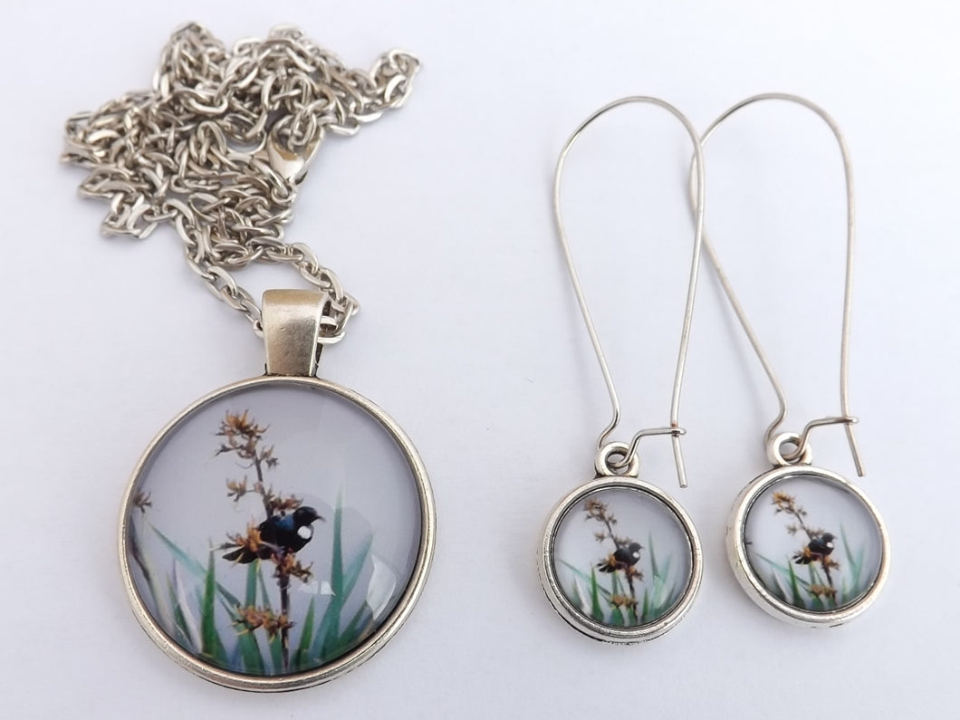 Tui & Fax Flowers Dome Pendant & Earrings Set