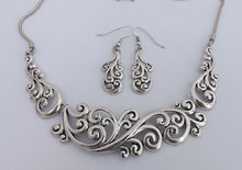 Load image into Gallery viewer, Twisting Korus Distressed Silver Tone Collar Necklace &amp; Earrings Set
