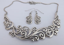 Load image into Gallery viewer, Twisting Korus Distressed Silver Tone Collar Necklace &amp; Earrings Set
