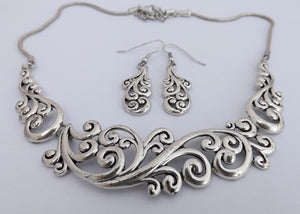 Twisting Korus Distressed Silver Tone Collar Necklace & Earrings Set