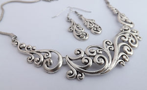 Twisting Korus Distressed Silver Tone Collar Necklace & Earrings Set