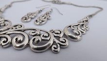 Load image into Gallery viewer, Twisting Korus Distressed Silver Tone Collar Necklace &amp; Earrings Set
