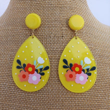 Load image into Gallery viewer, Vintage 60s Style Flowers on Yellow Acrylic Earrings
