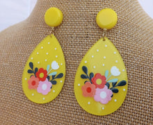 Load image into Gallery viewer, Vintage 60s Style Flowers on Yellow Acrylic Earrings
