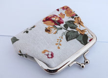 Load image into Gallery viewer, Floral Vintage Style Coin Purse
