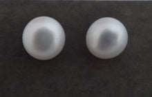 Load image into Gallery viewer, White Freshwater Pearl Stud Earrings
