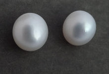 Load image into Gallery viewer, White Freshwater Pearl Stud Earrings
