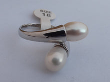 Load image into Gallery viewer, White Freshwater Pearl &amp; Silver Tone Ring (size 8)
