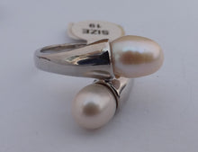 Load image into Gallery viewer, White Freshwater Pearl &amp; Silver Tone Ring (size 8)
