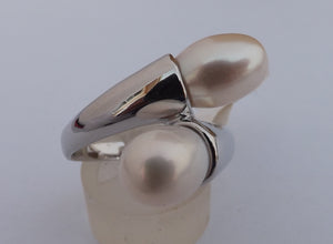 Copy of White Freshwater Pearl & Silver Tone Ring (size 9)