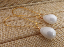 Load image into Gallery viewer, White Pearl Finish Teardrop on Long Gold Tone Kidney Hooks
