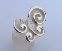 Load image into Gallery viewer, White &amp; Silver Butterfly Ring (adjustable)
