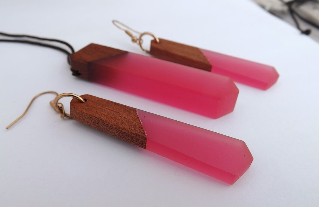 Wood & Dark Pink Resin Pendant Necklace & Earrings Set