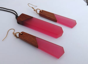 Wood & Dark Pink Resin Pendant Necklace & Earrings Set