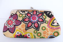 Load image into Gallery viewer, Wide Floral Vintage Style Coin Purse

