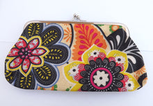 Load image into Gallery viewer, Wide Floral Vintage Style Coin Purse
