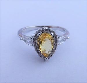 Yellow & Silver Tone Costume Bling Ring (size 10)