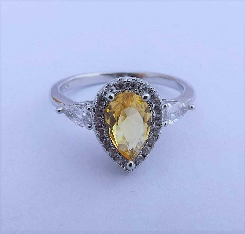 Yellow & Silver Tone Costume Bling Ring (size 10)