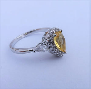Yellow & Silver Tone Costume Bling Ring (size 10)